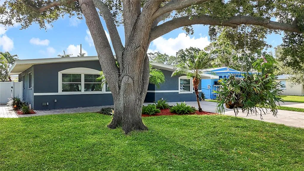 4 bed, 2.0 bath, 1732 sqft, $3,700 — Photo 1