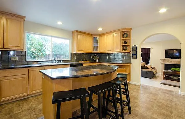 4204 Latimer Ave — Photo 8
