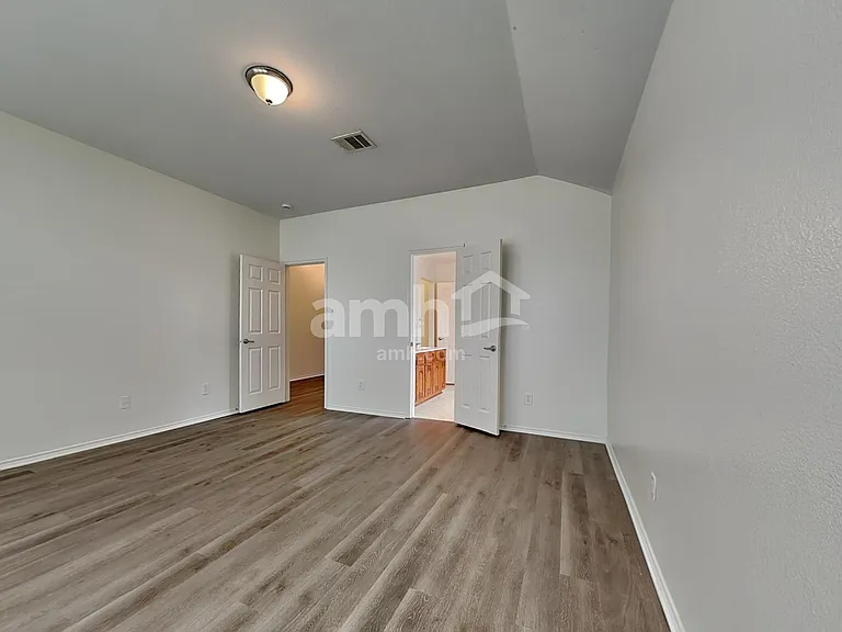 617 Chestnut Ct — Photo 10