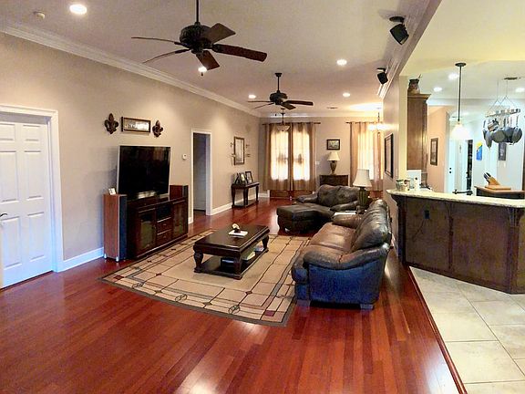 4th image of 318 N Hill Dr