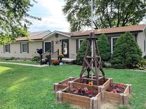 624 N 11th St, Elwood, IN 46036