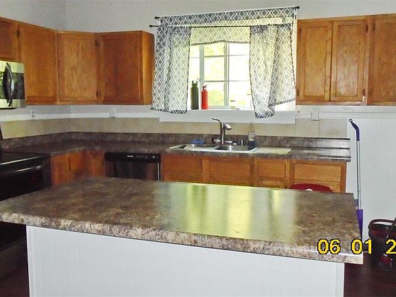 4th image of 405 Jackson St
