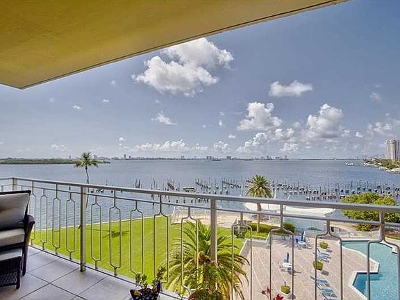 3rd image of 11111 Biscayne Blvd #612