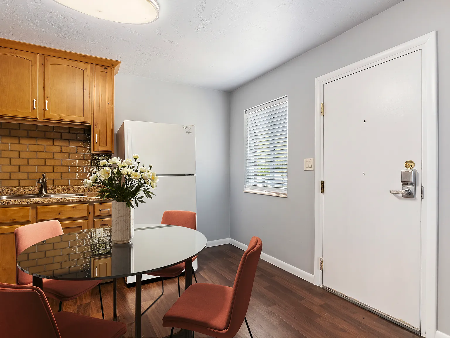 2 bed, 750 sqft, $1,500 — Photo 3
