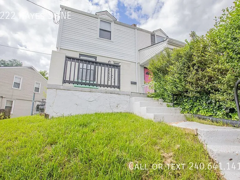 5222 Hayes St NE — Photo 1