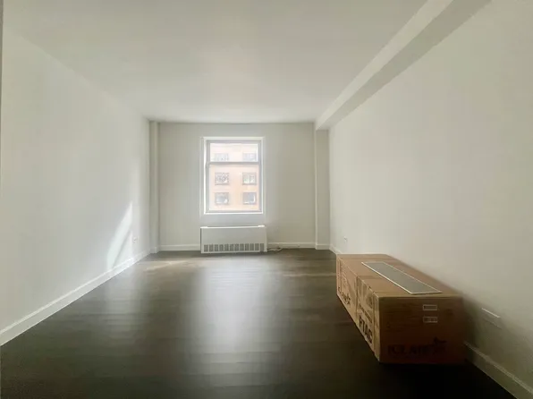 100 West 58th Street image 7 of 12