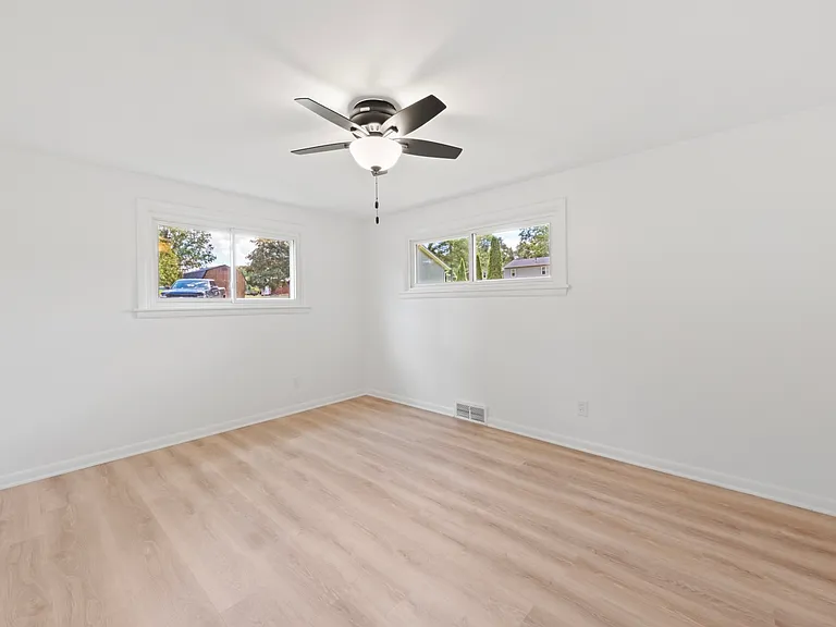 Valley View Dr — Photo 16