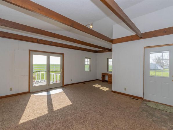 2640 Larch Ave, Washington, IA 52353
