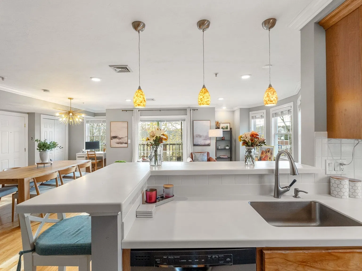2 bed, 1370 sqft, $3,100 — Photo 4