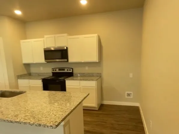 2012 Bryan Ave #A, Wolfforth, TX 79382