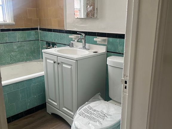 3rd image of 621 S Dunsmuir Ave APT 401