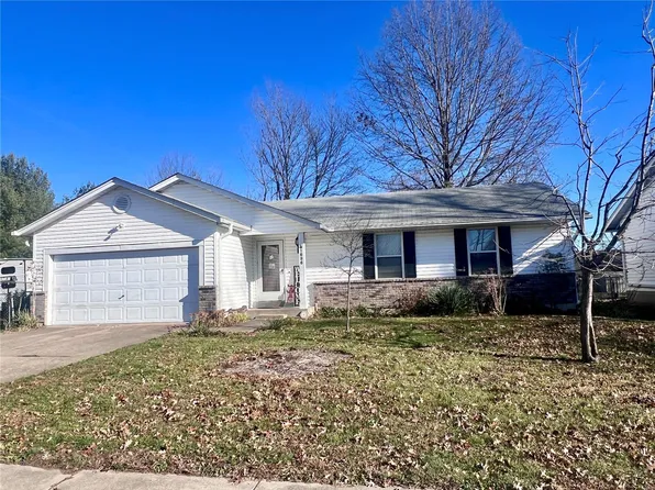 1696 Knightwood Ln, O'Fallon, MO 63366