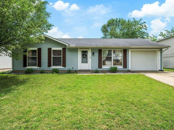 3822 Eastmont Dr, South Bend, IN 46628