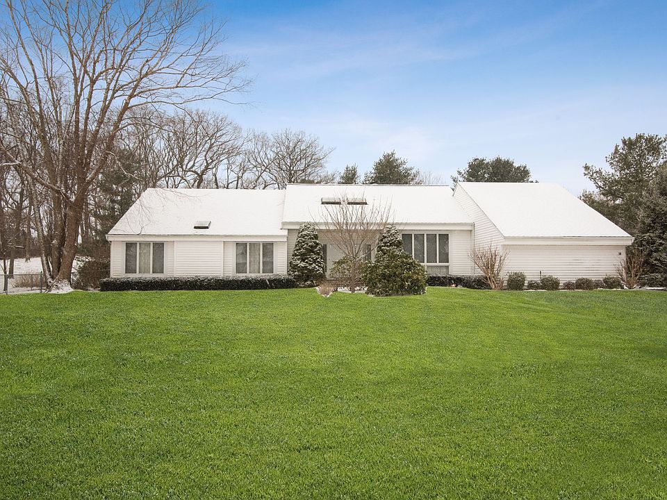 1st image of 14 Miller Farms Dr