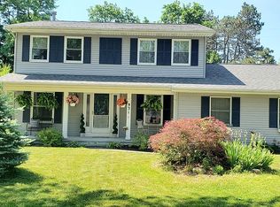 931 Woodfield Dr, Adrian, MI 49221