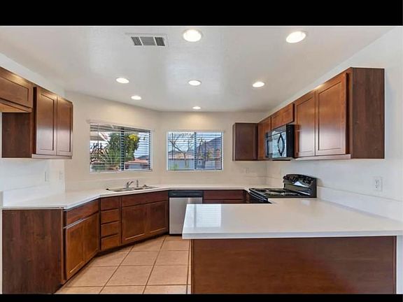 3rd image of 53065 Avenida Diaz