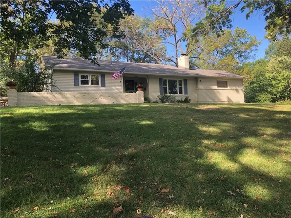 8100 Dearborn Dr, Prairie Village, KS 66208