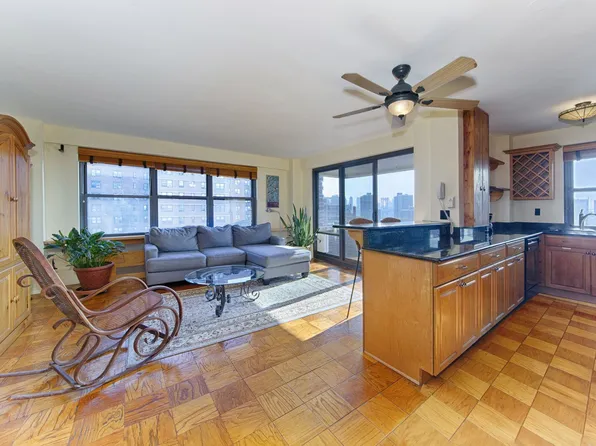 383 Grand Street image 1 of 10