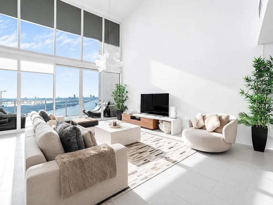 1040 Biscayne Blvd #3203
