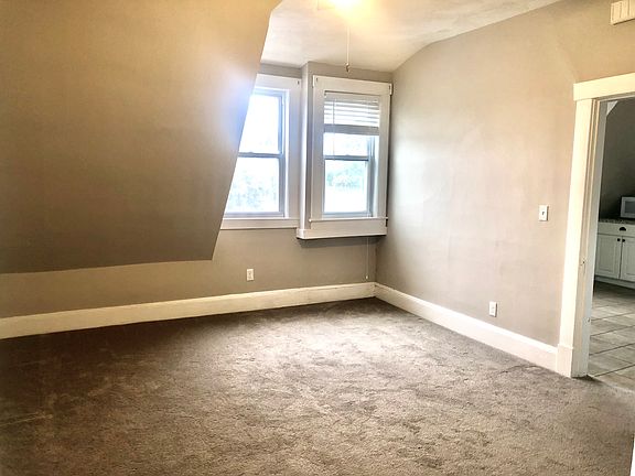 4th image of 8 Middlesex St APT 5