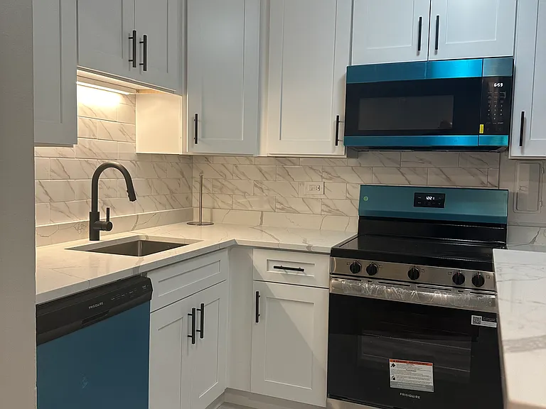 420 W Aldine Ave #523 — Photo 3