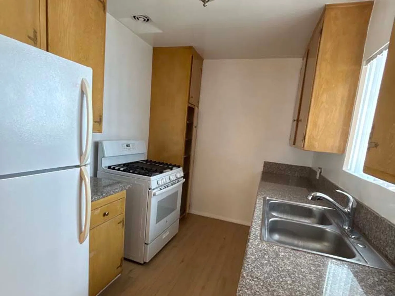 1135 S. Oakhurst Dr. — Photo 4