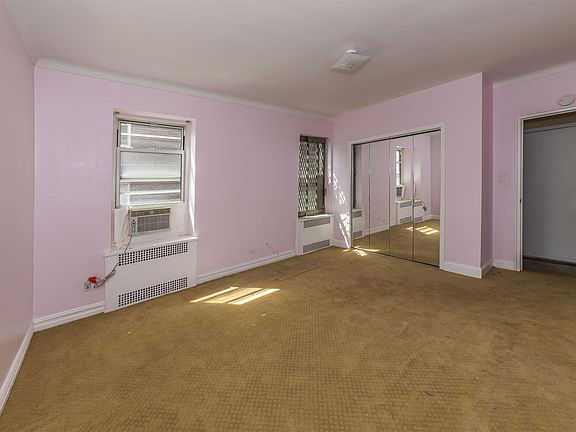 5th image of 6864 Yellowstone Blvd #33A