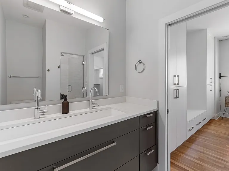 1016 Russell St — Photo 34