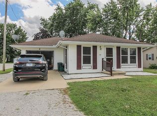 102 W Adams St, Toledo, IL 62468