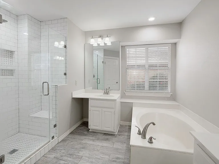 1811 Iris Ln — Photo 18
