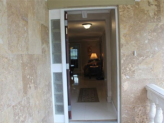 4th image of 6423 Monterey Dr