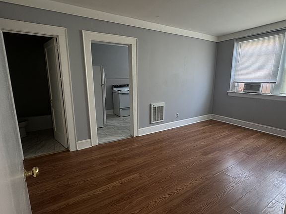 2nd image of 126 S Beaumont Ave