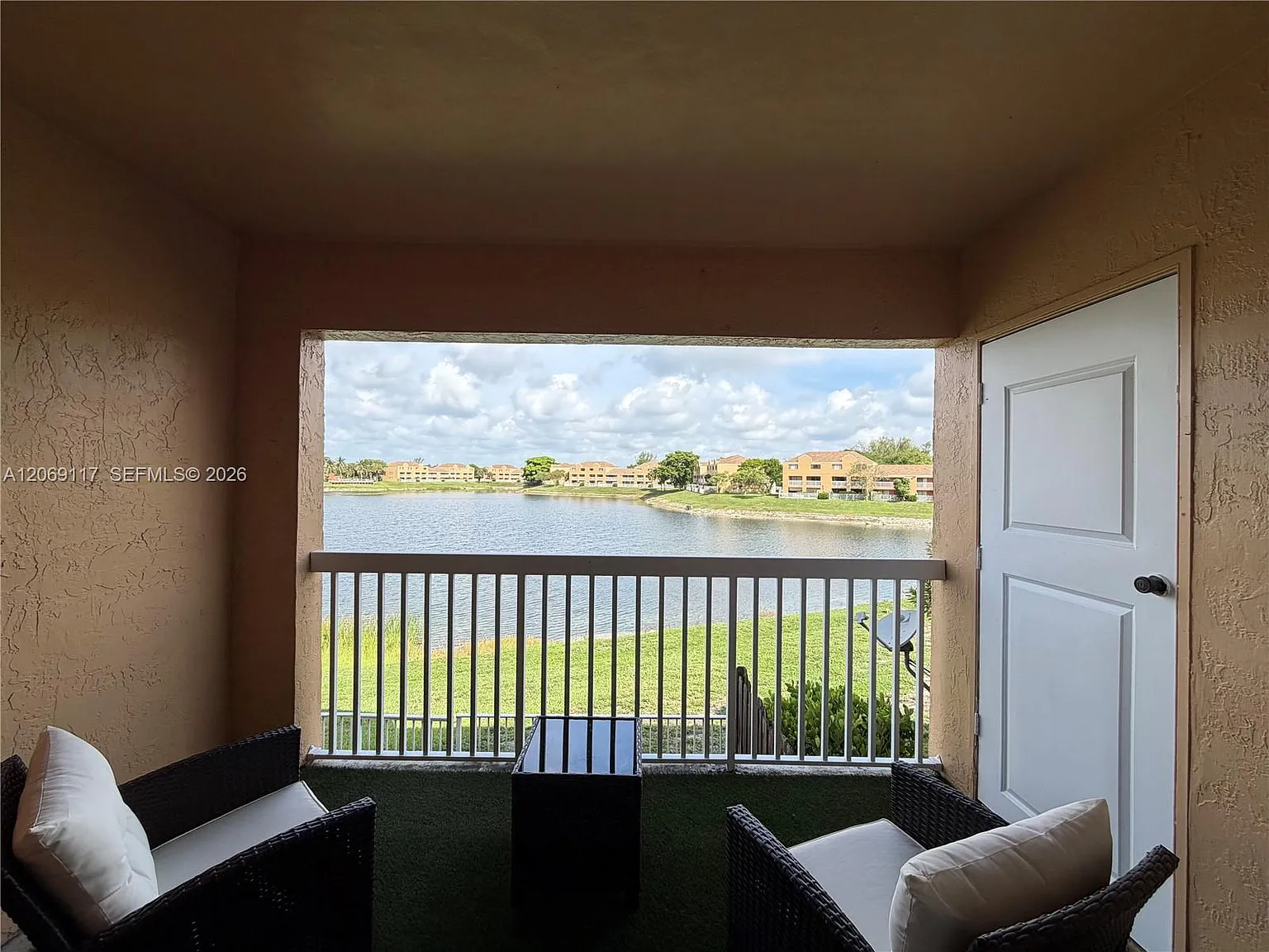 Villas At Lakeview Condo — Photo 1