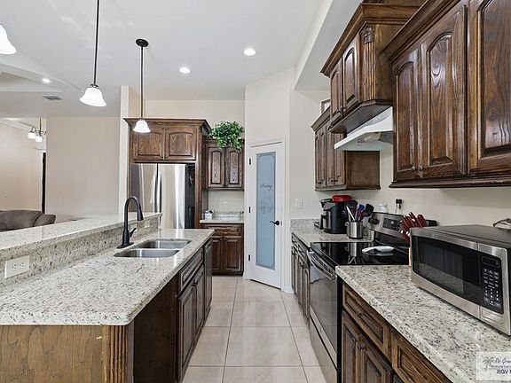 4th image of 714 Viriole Ln