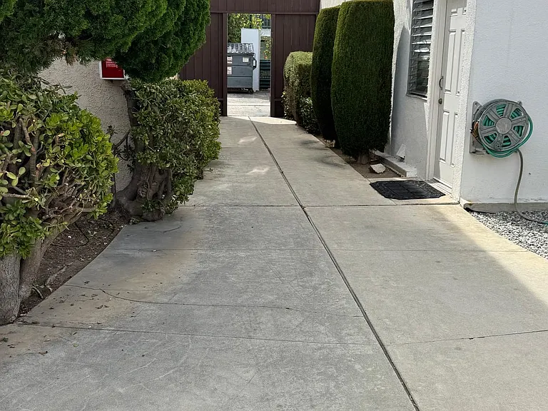 21015 Wood Ave #B — Photo 24