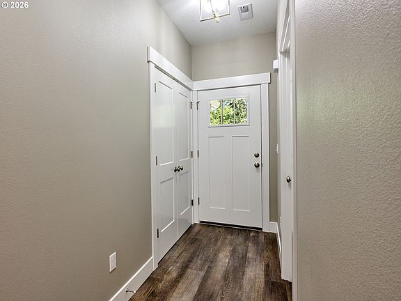 4th image of 272 SE Ivy St