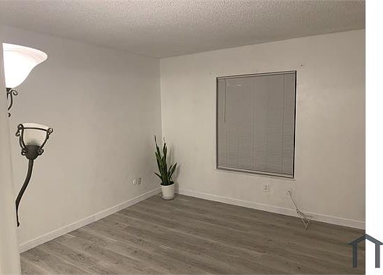 5th image of 1570 Oleander Ave