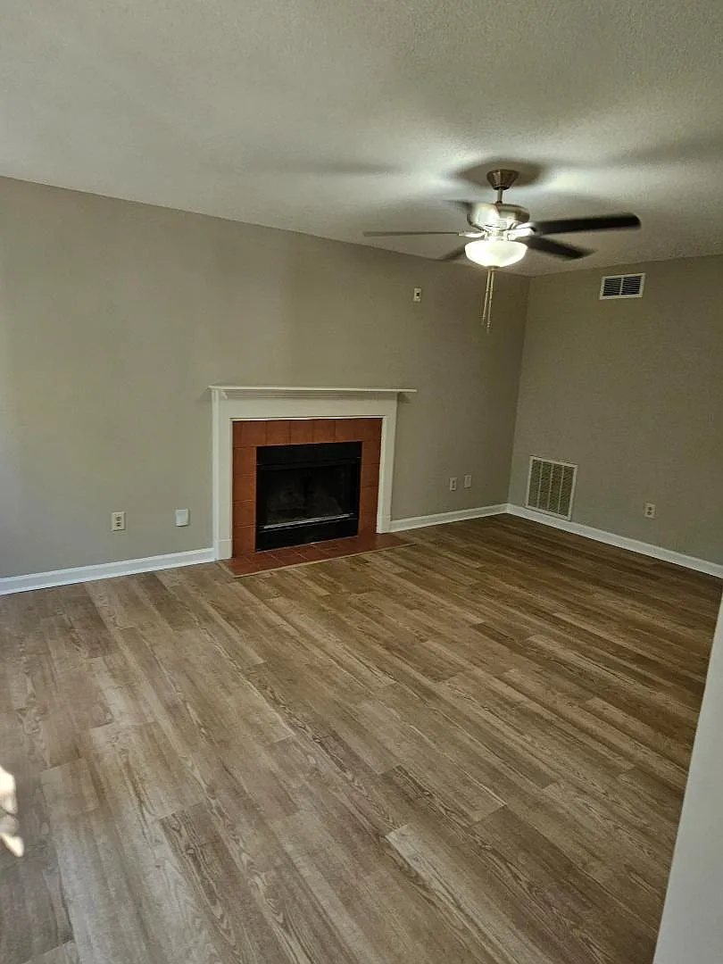 119 Maple Creek Dr — Photo 2