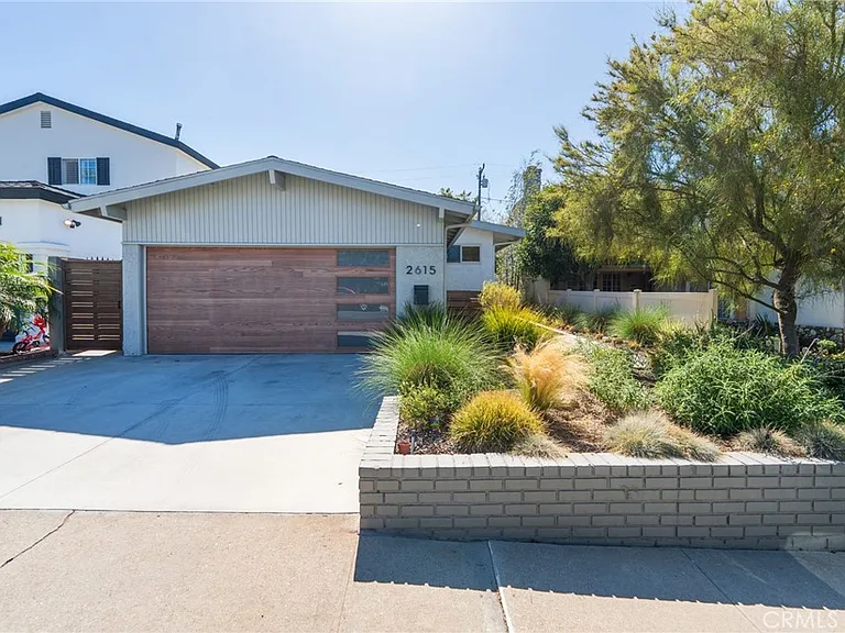 2615 Pacific Ave — Photo 1