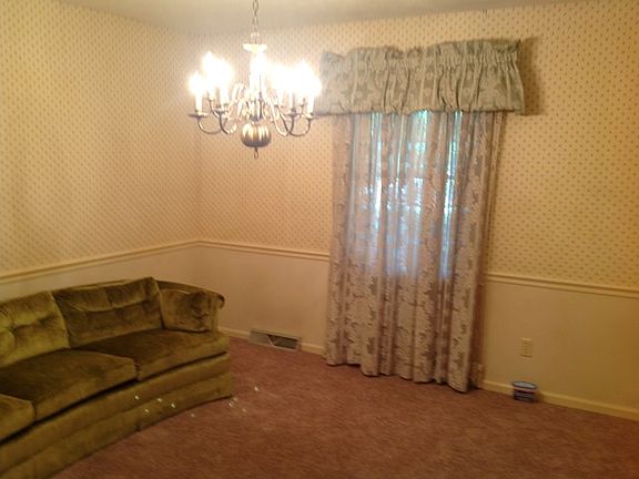 4th image of 1905 Huckleberry Dr