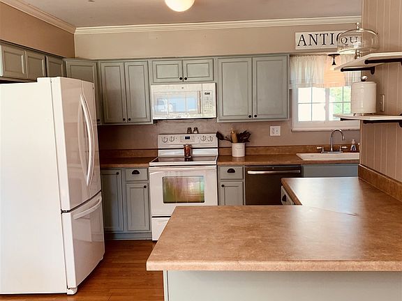 3rd image of 204 N Bayberry Ln