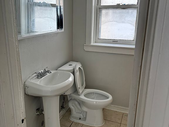 4th image of 7404 N Hoyne Ave APT 2