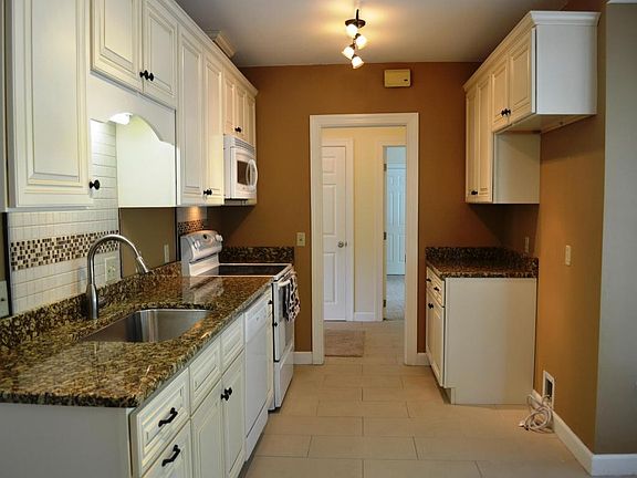 4th image of 1290 Heritage Landing Dr