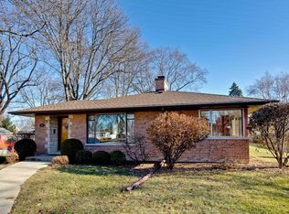 123 N Emerson St, Mount Prospect, IL 60056