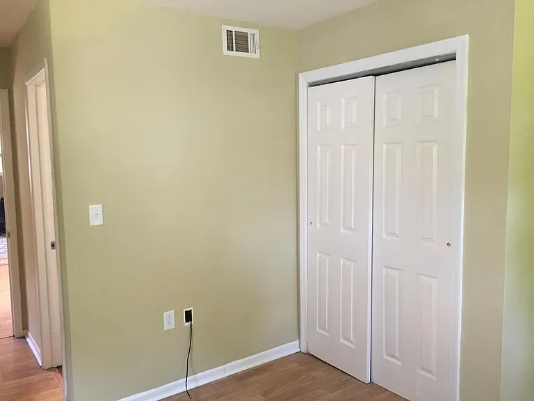 1083 Oak St — Photo 4