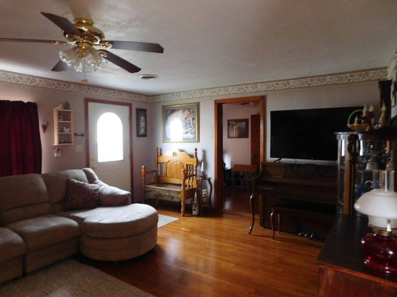 4th image of 261 W Cherry St