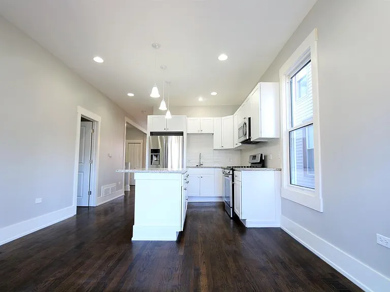 2218 N Lawndale Ave #1 — Photo 6