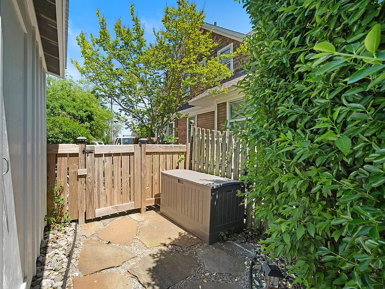818 Trenton Ave — Photo 46