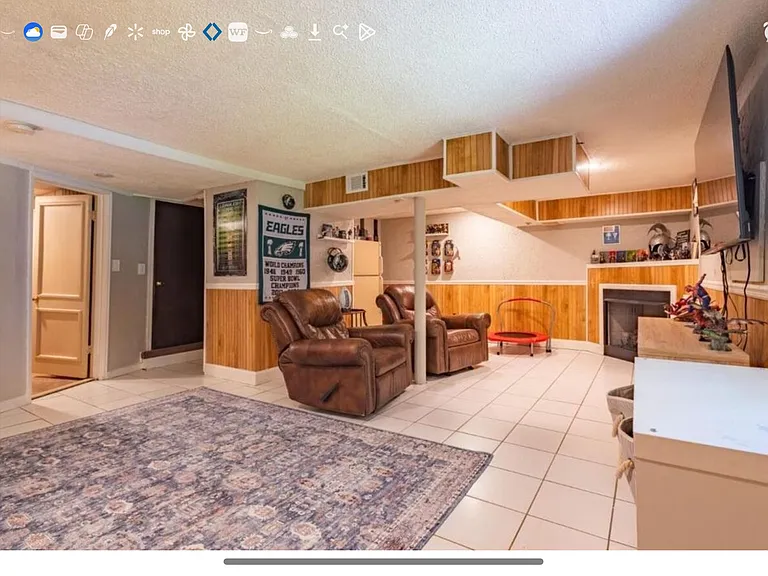 2705 E Grove St — Photo 9