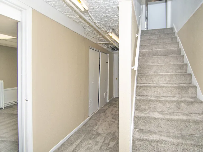 1600 Emerson Ave N — Photo 9